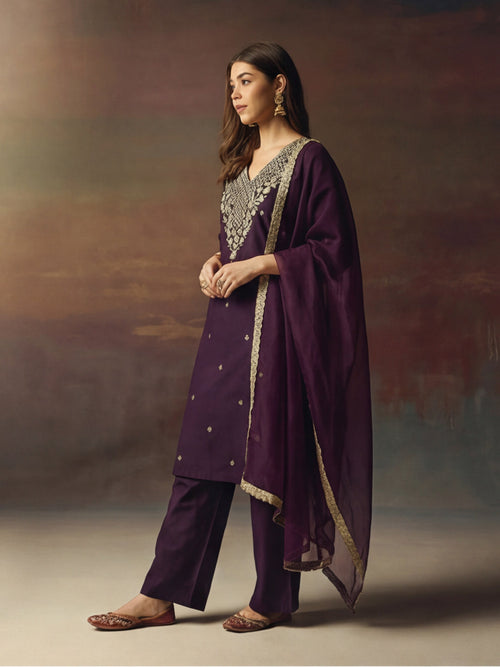 Embroidered Silk Blend Kurta pant & Organza Dupatta Set For Women