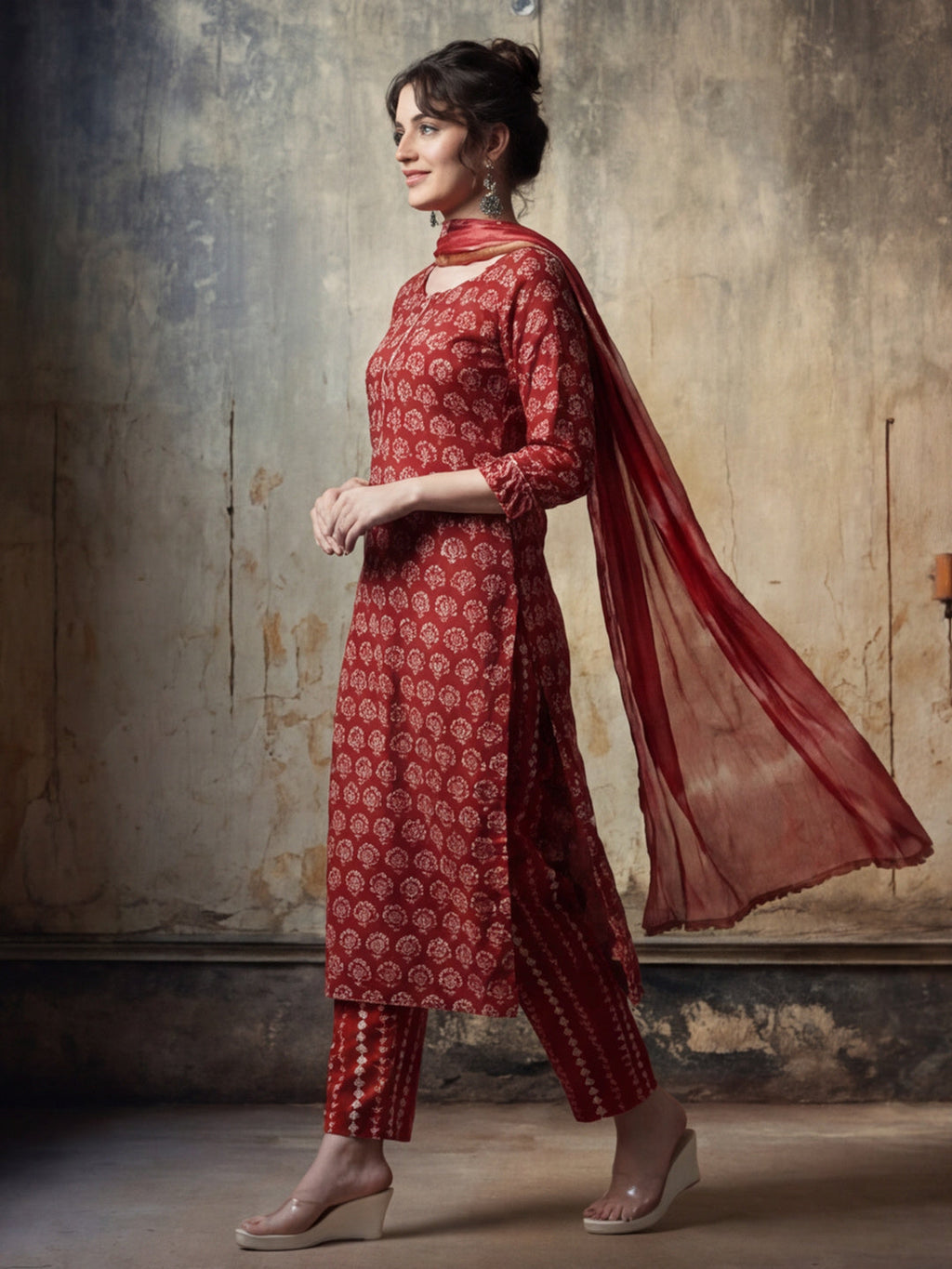 Floral Printed Gotta Patti Pure Cotton Kurta With Pant & Chiffon Dupatta